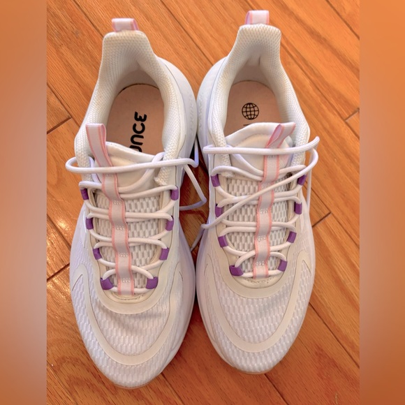 Adidas women size 8 AlphaBounce+ Running shoe. - Picture 5 of 6